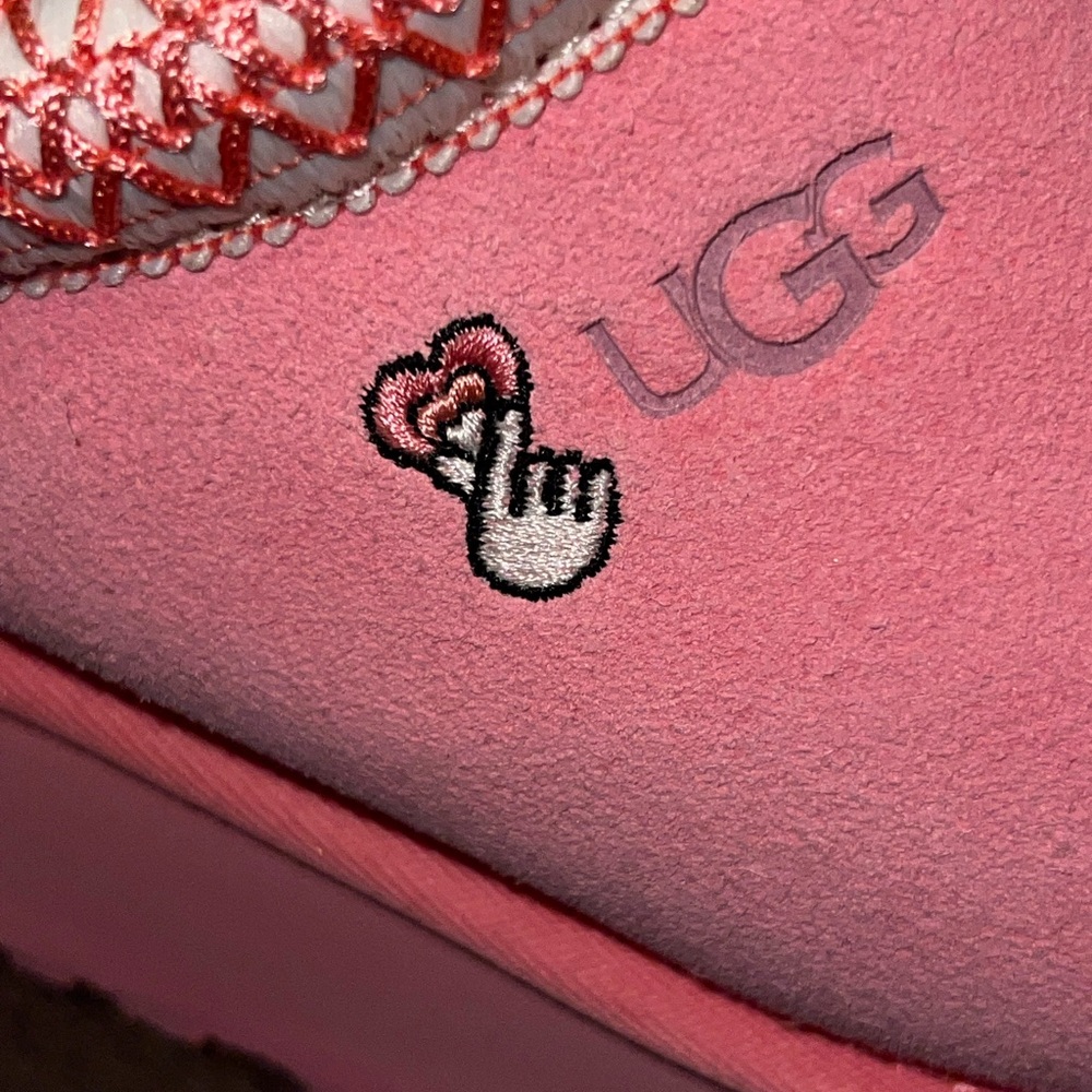Valentine Edition Slippers NIB - Picture 3 of 3